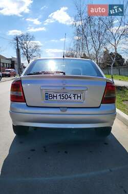 Хэтчбек Opel Astra 1999 в 