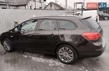 Универсал Opel Astra 2013 в 