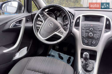 Универсал Opel Astra 2013 в 