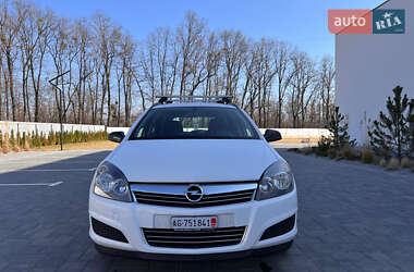 Универсал Opel Astra 2010 в Ромнах