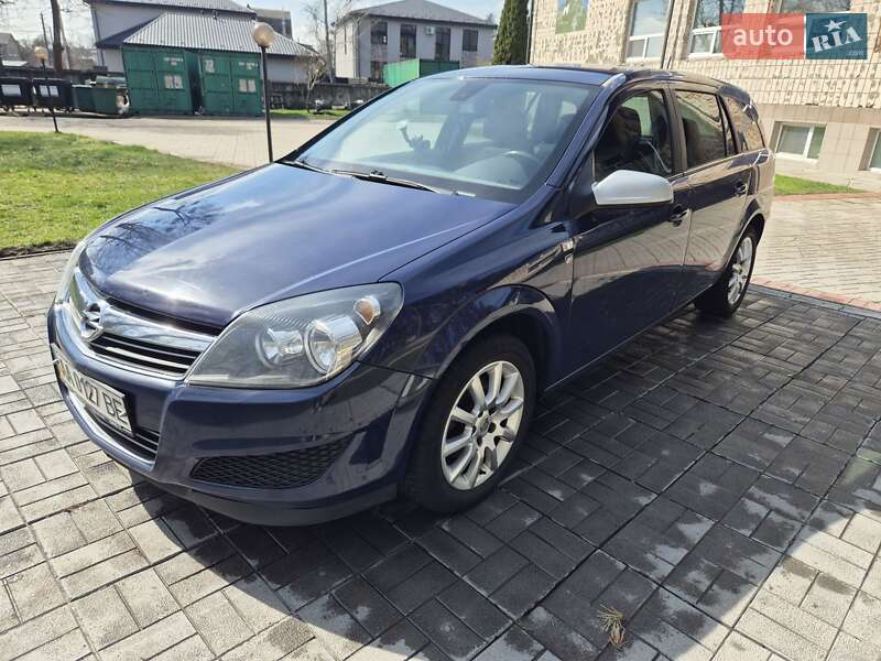 Універсал Opel Astra 2010 в Києві