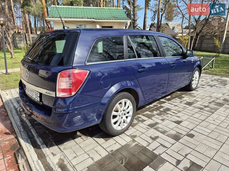 Універсал Opel Astra 2010 в Києві