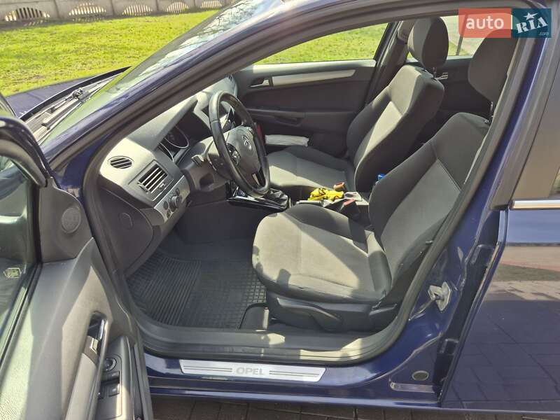 Універсал Opel Astra 2010 в Києві