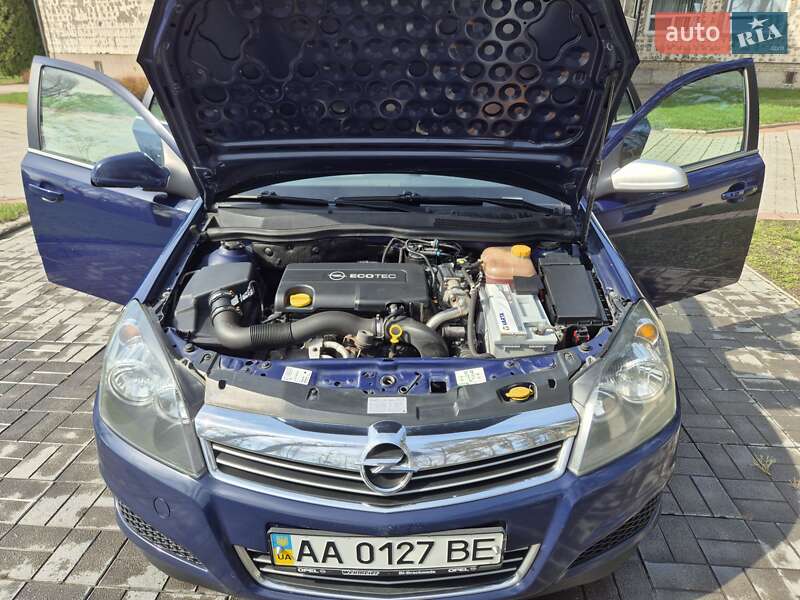 Універсал Opel Astra 2010 в Києві