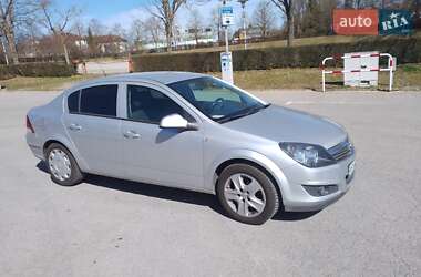 Седан Opel Astra 2012 в 