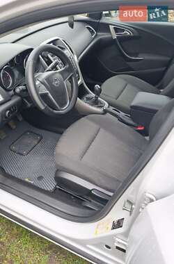 Універсал Opel Astra 2012 в Дубні