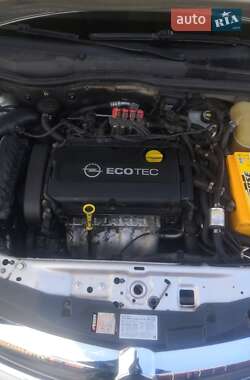 Универсал Opel Astra 2010 в 