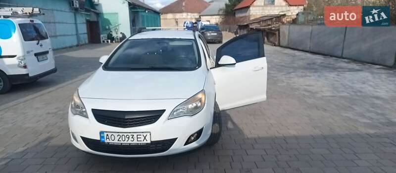 Opel Astra 2011