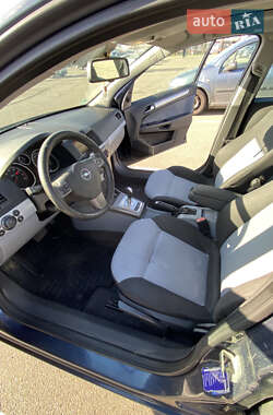 Универсал Opel Astra 2005 в 