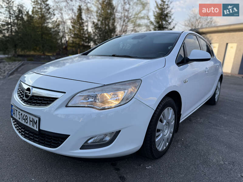 Opel Astra 2011