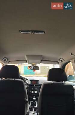 Универсал Opel Astra 2010 в 