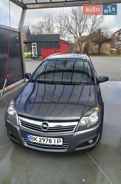 Opel Astra 2010 Opel Astra 2010