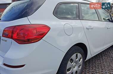 Універсал Opel Astra 2012 в 