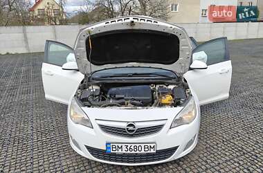 Універсал Opel Astra 2012 в 
