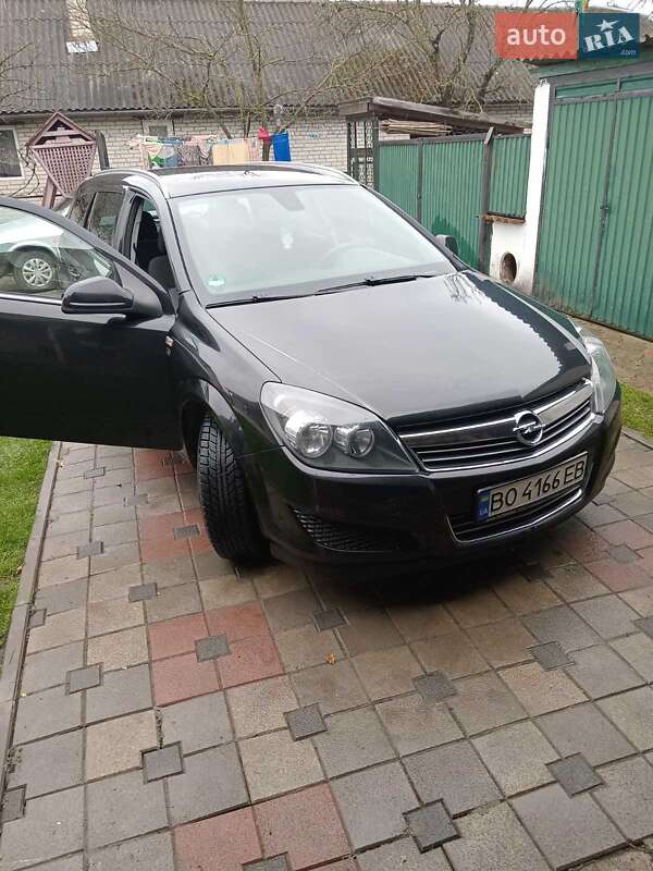 Универсал Opel Astra 2010 в Чорткове
