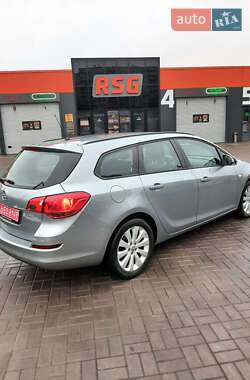 Универсал Opel Astra 2011 в 