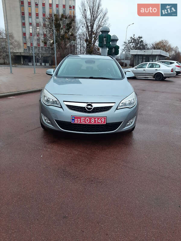Универсал Opel Astra 2011 в 