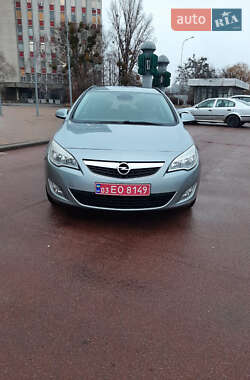 Универсал Opel Astra 2011 в 
