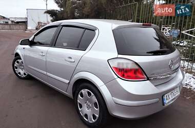 Хетчбек Opel Astra 2005 в 