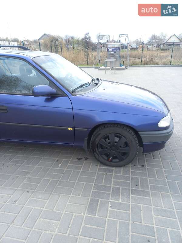 Універсал Opel Astra 1996 в Дніпрі
