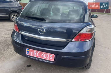 Хэтчбек Opel Astra 2008 в 