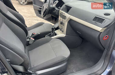 Хэтчбек Opel Astra 2008 в 