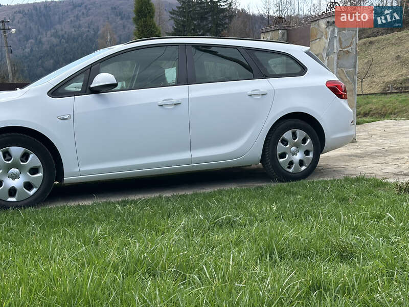 Универсал Opel Astra 2013 в 