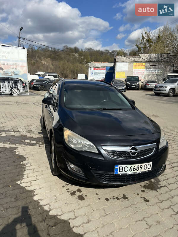 Opel Astra 2011