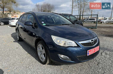 Универсал Opel Astra 2011 в 