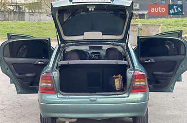 Хэтчбек Opel Astra 2000 в 