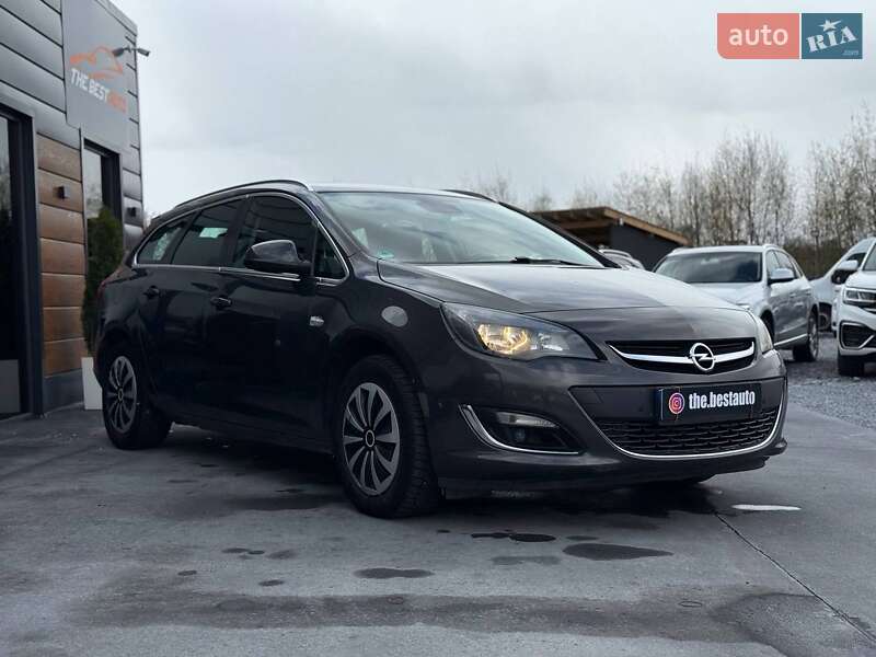 Универсал Opel Astra 2015 в Ровно