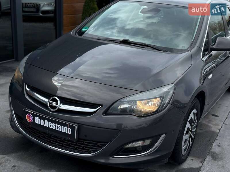 Универсал Opel Astra 2015 в Ровно