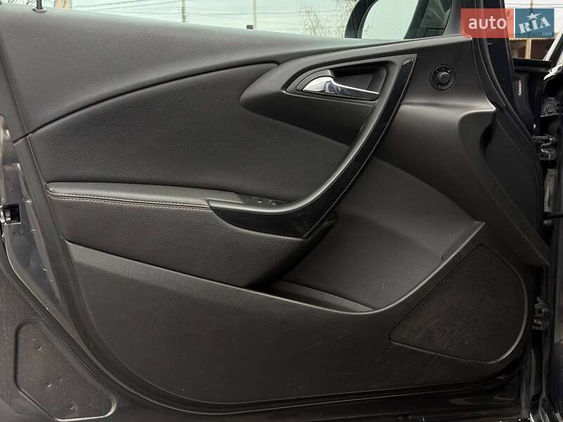 Универсал Opel Astra 2015 в Ровно
