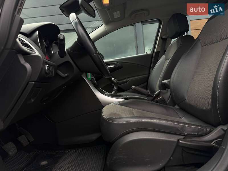 Универсал Opel Astra 2015 в Ровно
