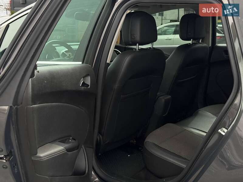 Универсал Opel Astra 2015 в Ровно