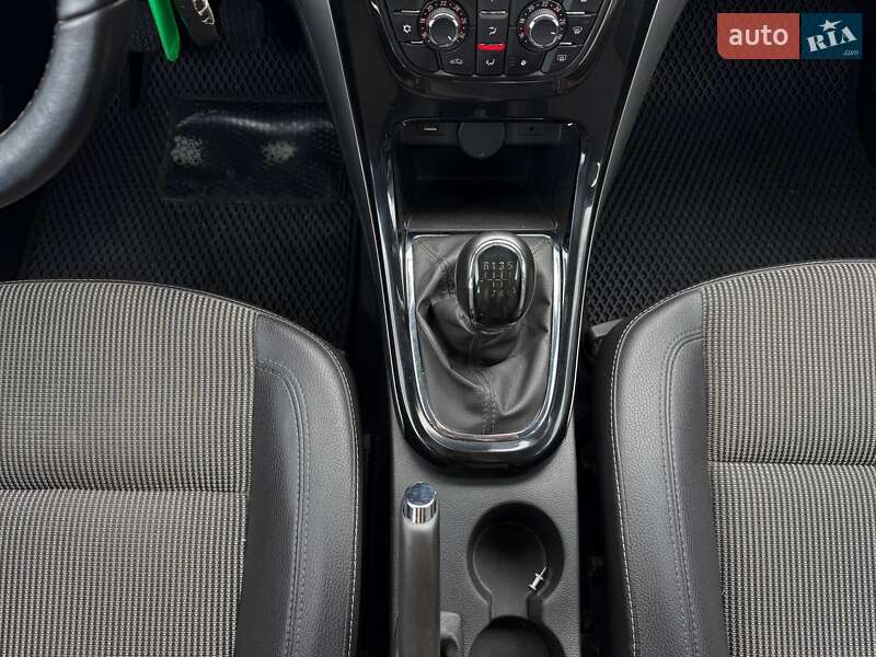 Универсал Opel Astra 2015 в Ровно