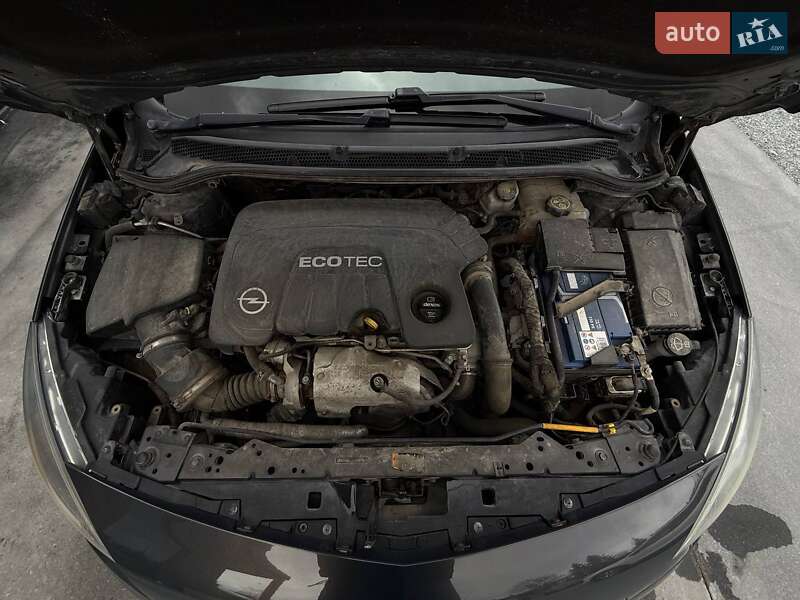 Универсал Opel Astra 2015 в Ровно