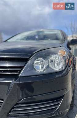 Хэтчбек Opel Astra 2004 в 