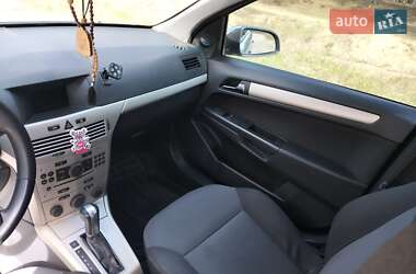 Хэтчбек Opel Astra 2008 в 