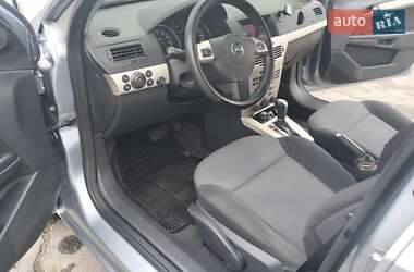 Хэтчбек Opel Astra 2008 в 