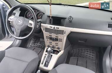 Хэтчбек Opel Astra 2008 в 