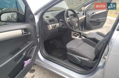 Хэтчбек Opel Astra 2008 в 
