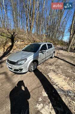 Хэтчбек Opel Astra 2005 в 