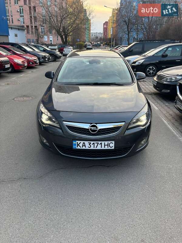Универсал Opel Astra 2011 в 