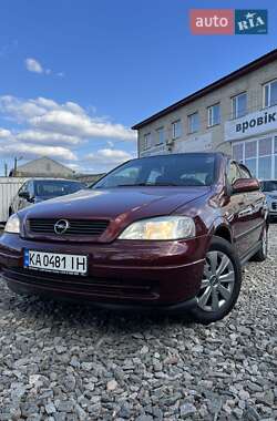 Хэтчбек Opel Astra 2004 в 