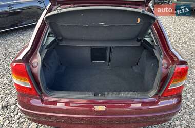 Хэтчбек Opel Astra 2004 в 