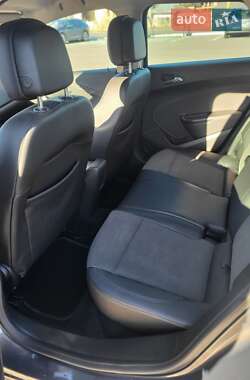 Універсал Opel Astra 2013 в 