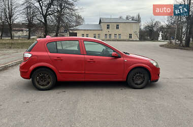 Хэтчбек Opel Astra 2005 в 