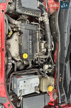 Хэтчбек Opel Astra 2005 в 