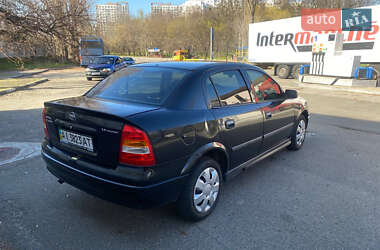 Седан Opel Astra 2006 в 